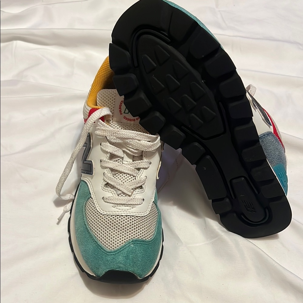 New Balance White and Teal Sneakers with Yellow Highlights